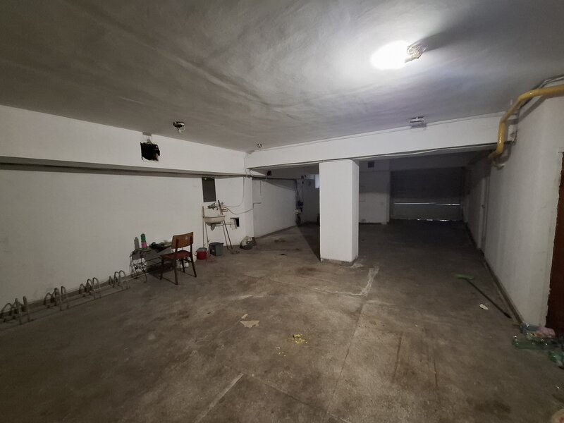 Aurel Vlaicu vizavi de Dinamo, vand garaj spatiu comercial stradal sup. 48,