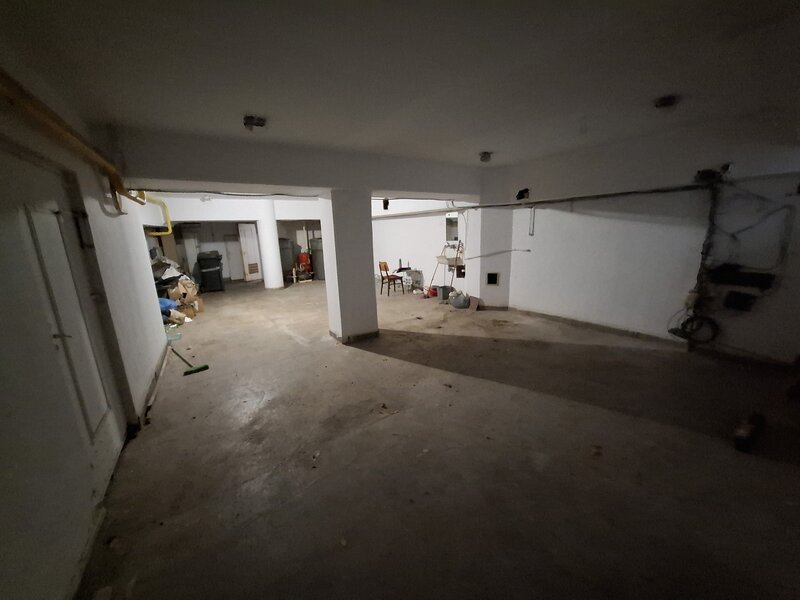 Aurel Vlaicu vizavi de Dinamo, vand garaj spatiu comercial stradal sup. 48,