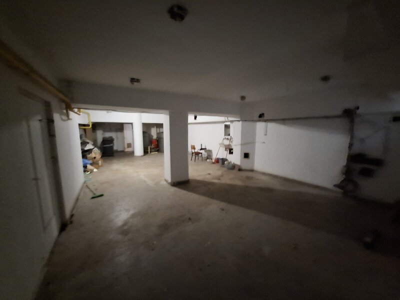 Aurel Vlaicu vizavi de Dinamo, vand garaj spatiu comercial stradal sup. 48,