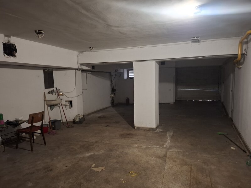 Aurel Vlaicu vizavi de Dinamo, vand garaj spatiu comercial stradal sup. 48,